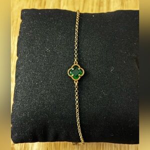 Bracelet with Green Clover Stone